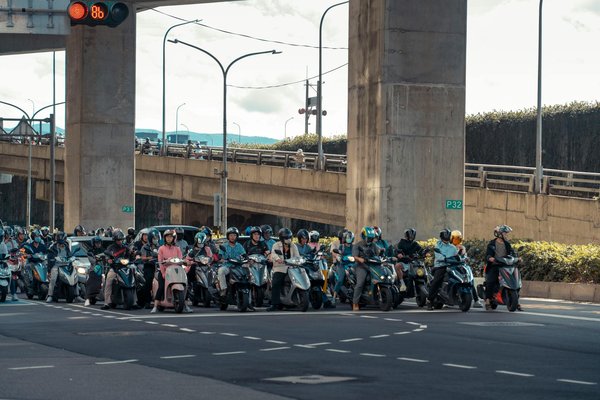 Pourquoi la signalisation en moto est cruciale pour votre sécurité : Découvrez les raisons